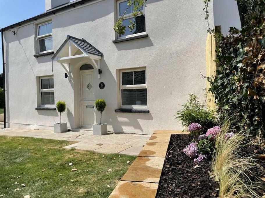 Charming Cottage Close To M4 Bridgend Bridgend  Exterior photo
